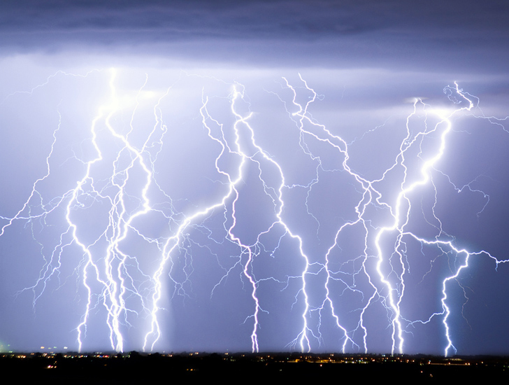 lightning-charges-phone